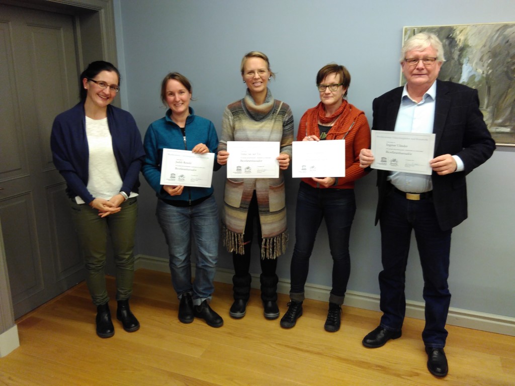 På bilden från vänster är Kursledare Amanda Hessle och de nyutbildade Biosfärambassadörerna Judith Rieschl, Anna van der Tol, Metha Hallgren och Ingemar Ulinder.