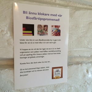Några trotsade regnrusket och gick vår Biosfärtipspromenad och vann fina priser.
